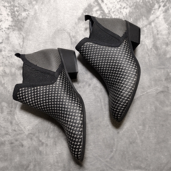 Betabrand Women's Tennis Western Waterproof Pull On Chelsea Boots Size 6.5 - Picture 2 of 6